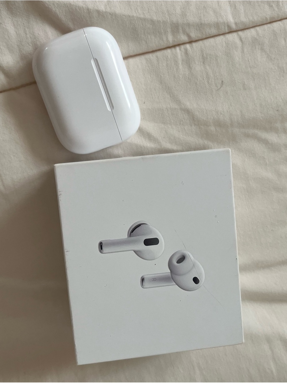 Apple White AirPods Pro with Charging Case